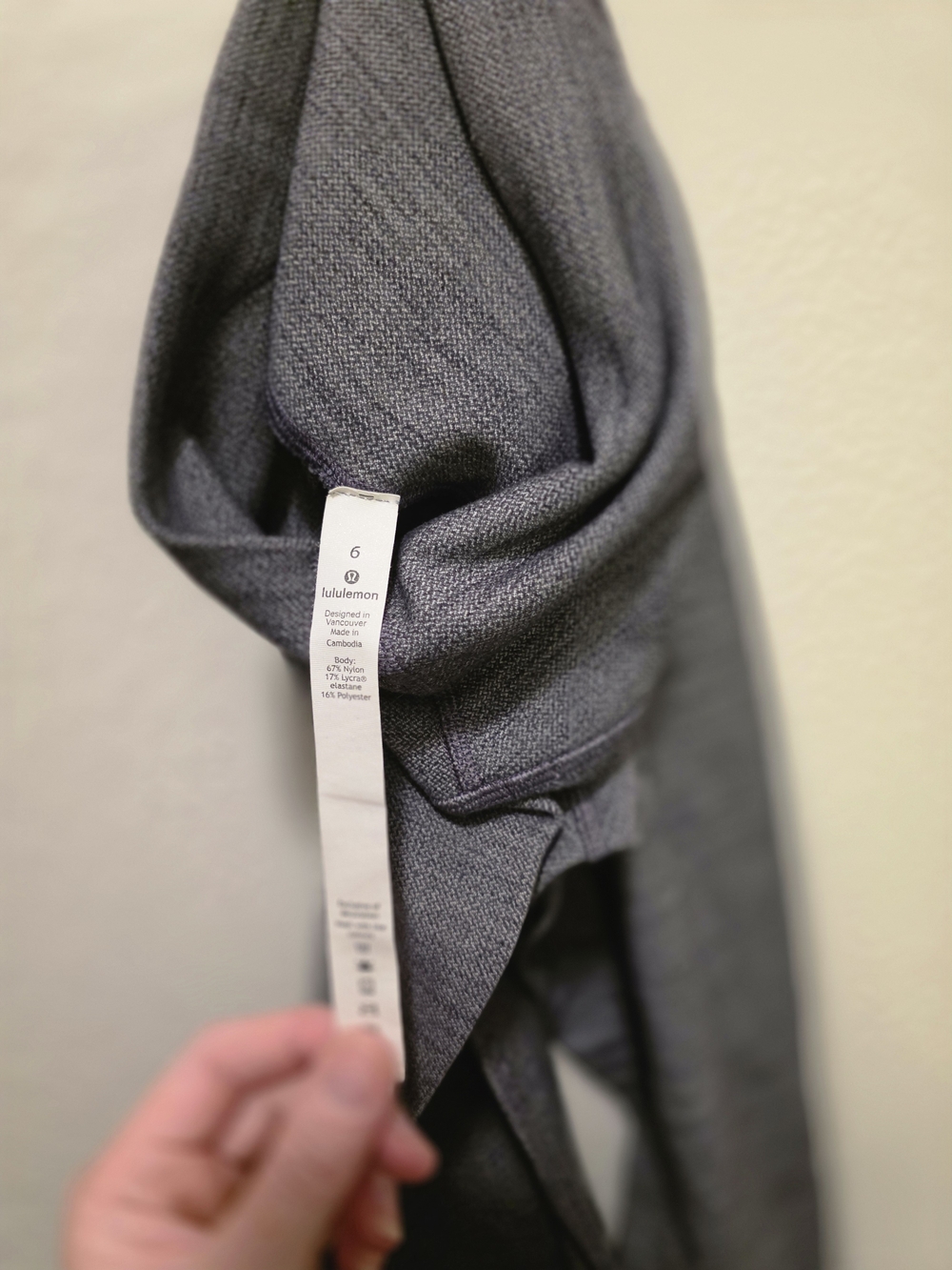 lululemon High Rise Gray Silver NULU Leggings Like New - Picture 6 of 7